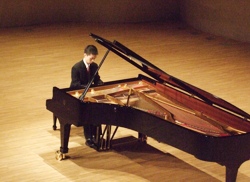 �R���T�[�g�o���ł̉��t�̗l�q